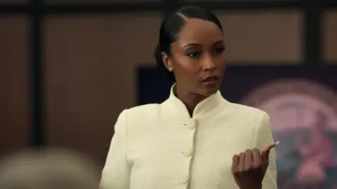 The.Lincoln.Lawyer.S02E09.1080p.10bit.HEVC.WEB-DL.Hindi.AAC.5.1-English.ESub.x265-HDHub4u.Tv.mkv.0008.md.jpg