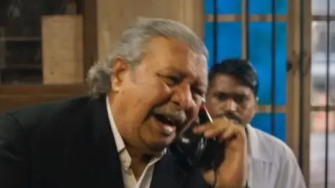 Mission.Raniganj.2023.720p.Hindi.WEB-DL.5.1.ESub.x264-HDHub4u.Tv.mkv.0002.th.jpg