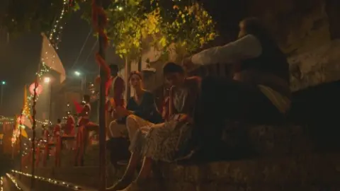 The.Jengaburu.Curse.S01.E05.1080p.Hindi.WEB-DL.5.1.ESub.x264-HDHub4u.Tv.mkv.0008.md.jpg