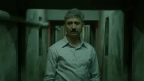 Sacred.Games.S01.00_11_32_14.th.jpg