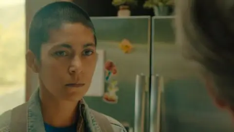Sayen.Desert.Road.2023.1080p.WEB-DL.Hindi.5.1-English.5.1.ESub.x264-HDHub4u.Tv.mkv.0009.th.jpg