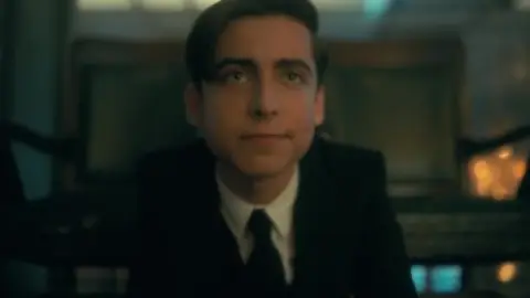 Download Umbrella Academy Season 4 Hindi HDRip ALL Episodes