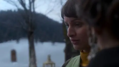 Qala.2022.1080p.WEB-DL.AAC.5.1.ESub.x264-HDHub4u.Tv.mkv.0003.th.jpg