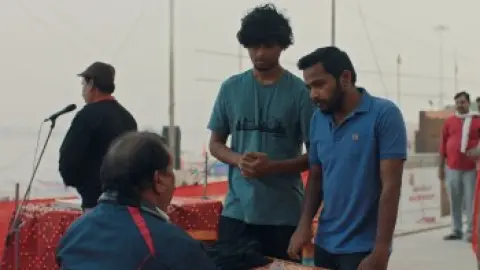 Falimy.2023.1080p.Hindi.WEB-DL.5.1.ESub.x264-HDHub4u.Tv.mkv.0007.th.jpg