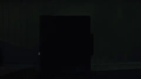 CobWeb.2023.1080p.BluRay.Hindi.ORG.2.0-English.5.1.ESub.x264-HDHub4u.Tv.mkv.0007.th.jpg