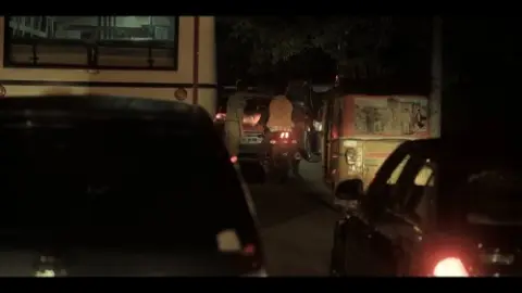 Dayaa.S01E01.Hindi.720p.WEB-DL.5.1.ESub.x264-HDHub4u.Tv.mkv.0007.md.jpg
