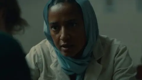 Bodies.S01E05.1080p.WEB-DL.Hindi.5.1-English.ESub.x264-HDHub4u.Tv.mkv.0001.th.jpg