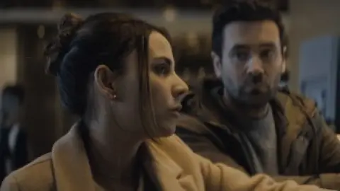 Quicksand.2023.1080p.WEB-DL.Hindi.5.1-English.ESub.x264-HDHub4u.Tv.mkv.0000.th.jpg