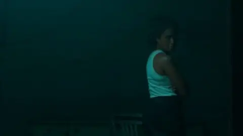 Bodies.S01E05.1080p.WEB-DL.Hindi.5.1-English.ESub.x264-HDHub4u.Tv.mkv.0003.th.jpg