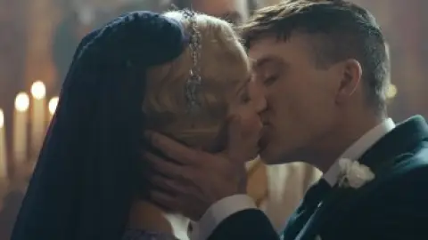 Download Peaky Blinders Season 3 Hindi Dubbed BluRay Full Series