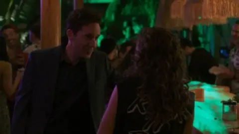 651716feead0e1526010e31d4fb560bc.th.jpg