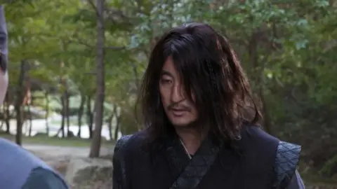 The.Assassin.2023.1080p.WEB-DL.Hindi.ORG-Korean.ESub.x264-HDHub4u.Tv.mkv.0000.md.jpg