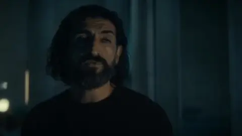 Paradise.2023.1080p.WEB-DL.Hindi.5.1-English.5.1.ESub.x264-HDHub4u.Tv.mkv.0004.md.jpg