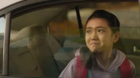 Dream.2023.1080p.WEB-DL.Hindi.AAC.5.1-Korean.ESub.x264-HDHub4u.Tv.mkv.0009.md.jpg