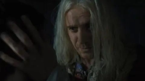 Harry-Potter-and-the-Deathly-Hallows-Part-1-2010-01_56_52_06.th.jpg
