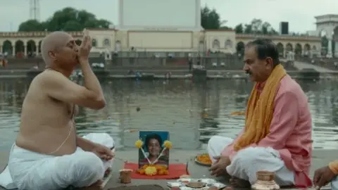 Taali.S01E04.720p.WEB-DL.5.1.ESub.x264-HDHub4u.Tv.mkv.0001.md.jpg