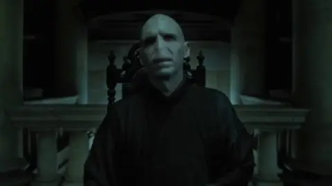 Harry-Potter-and-the-Deathly-Hallows-Part-1-2010-00_05_02_06.th.jpg