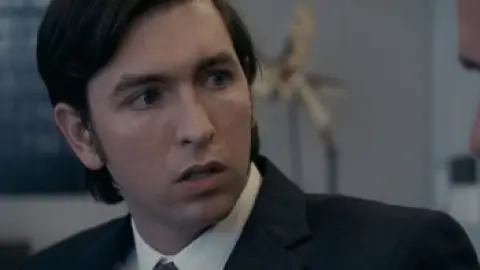 Succession.S01E04.720p.BluRay.Hindi.ORG-English.ESub.x264-HDHub4u.Tv.mkv.0004.th.jpg