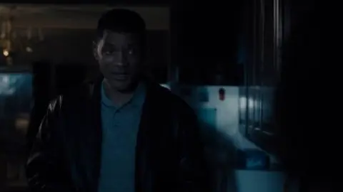 Concussion.2015.1080p.BluRay.Hindi.5.1-English.5.1.ESub.x264-HDHub4u.Tv.mkv.0003.md.jpg