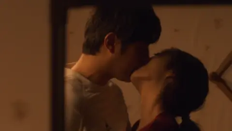 Download Deep Trap (2015) Dual Audio [Hindi (ORG 5.1) + Korean] BluRay Full Movie