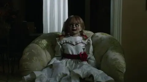Annabelle.Comes.Home.2019.00_01_19_13.th.jpg