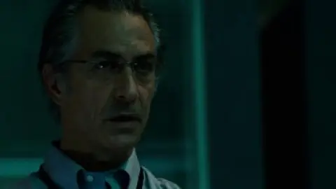 The.Bourne.Ultimatum.2007.00_51_53_17.th.jpg
