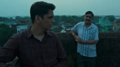 Kaalkoot.S01.E02.Hindi.1080p.WEB-DL.5.1.ESub.x264-HDHub4u.Tv.mkv.0007.md.jpg