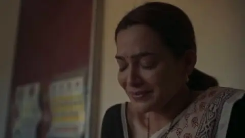 Dharavi.Bank.S01E03.720p.WEB-DL.AAC.2.0.ESub.x264-HDHub4u.Tv.mkv.0003.th.jpg