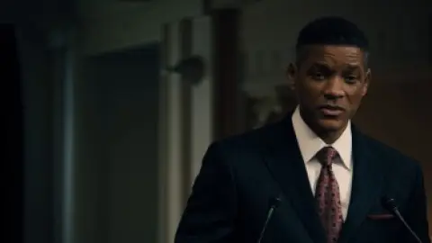 Concussion.2015.1080p.BluRay.Hindi.5.1-English.5.1.ESub.x264-HDHub4u.Tv.mkv.0009.md.jpg