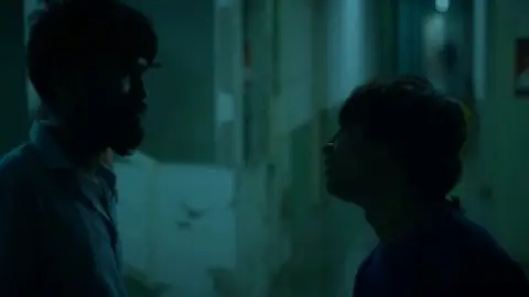 Hostel.Daze.S03.E05.Hindi.1080p.WEB-DL.5.1.ESub.x264-HDHub4u.Tv.mkv.0006.th.jpg