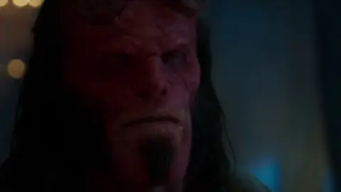 Hellboy.2019.01_08_05_01.th.jpg