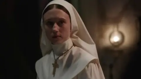 The.Nun.2018.00_53_07_04.th.jpg