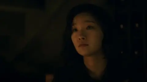 Phantom.2023.1080p.BluRay.Hindi.5.1-Korean.ESub.x264-HDHub4u.Tv.mkv.0006.th.jpg