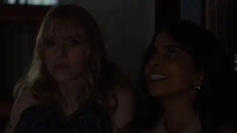 Fear.the.Night.2023.1080p.WEB-DL.Hindi.ORG-English.ESub.x264-HDHub4u.Tv.mkv.0005.th.jpg