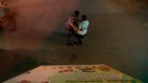 KABADADAARI.2021.1080p.UNCUT.WEB-DL.Hindi.Tamil.AAC.5.1.ESub.x264-HDHub4u.Tv.mkv.0000.th.jpg