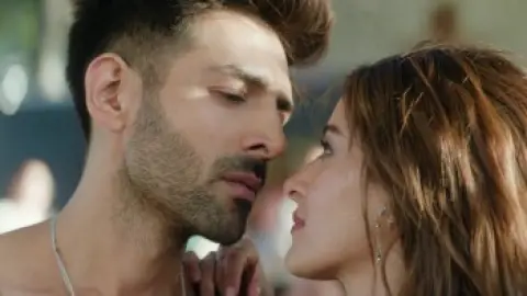 Download Tu Meri Main Tera Main Tera Tu Meri 2025 Hindi HDRip Full Movie