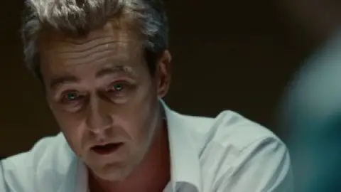 The.Bourne.Legacy.2012.00_06_45_02.th.jpg