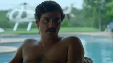Narcos.S01.00_37_44_12.th.jpg