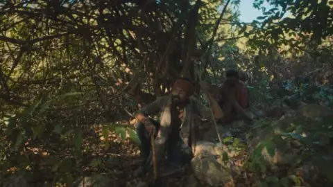 The.Jengaburu.Curse.S01.E05.1080p.Hindi.WEB-DL.5.1.ESub.x264-HDHub4u.Tv.mkv.0003.md.jpg