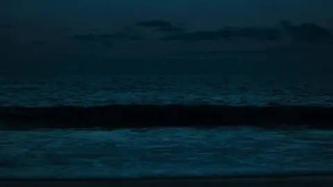 Three.of.Us.2022.1080p.WEB-DL.5.1.ESub.x264-HDHub4u.Tv.mkv.0007.th.jpg