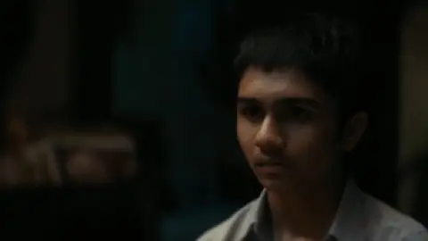 Bambai.Meri.Jaan.S01E02.720p.WEB-DL.5.1.ESub.x264-HDHub4u.Tv.mkv.0001.th.jpg