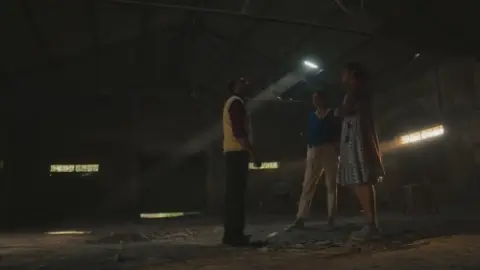 The.Jengaburu.Curse.S01.E05.1080p.Hindi.WEB-DL.5.1.ESub.x264-HDHub4u.Tv.mkv.0007.md.jpg