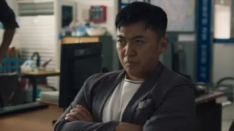 The.Roundup.No.Way.Out.2023.1080p.WEB-DL.Hindi.5.1-Korean.ESub.x264-HDHub4u.Tv.mkv.0001.md.jpg