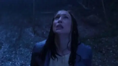 The.Conjuring.2.2016.01_57_08_16.th.jpg
