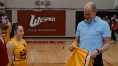 Champions.2023.1080p.WEB-DL.Hindi.ORG-English.ESub.x264-HDHub4u.Tv.mkv.0009.th.jpg