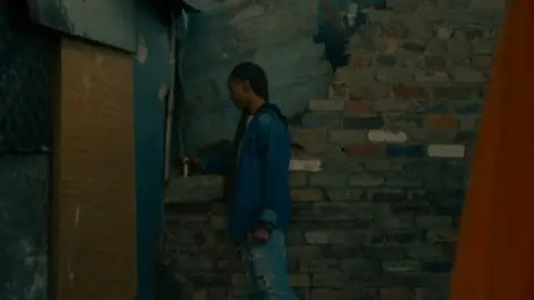 iNumber.Number.Jozi.Gold.2023.1080p.WEB-DL.Hindi.AAC.5.1-English.ESub.x264-HDHub4u.Tv.mkv.0005.md.jpg