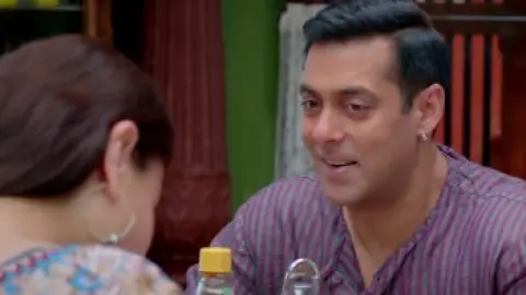 Bajrangi.Bhaijaan.2015.00_35_49_18.th.jpg