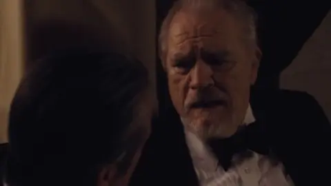Succession.S01E04.720p.BluRay.Hindi.ORG-English.ESub.x264-HDHub4u.Tv.mkv.0009.th.jpg