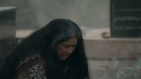 The.Y.2023.1080p.WEB-DL.5.1.ESub.x264-HDHub4u.Tv.mkv.0009.th.jpg