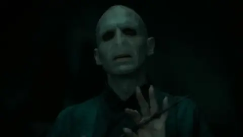 Harry-Potter-and-the-Deathly-Hallows-Part-2-2011-01_29_27_00.th.jpg